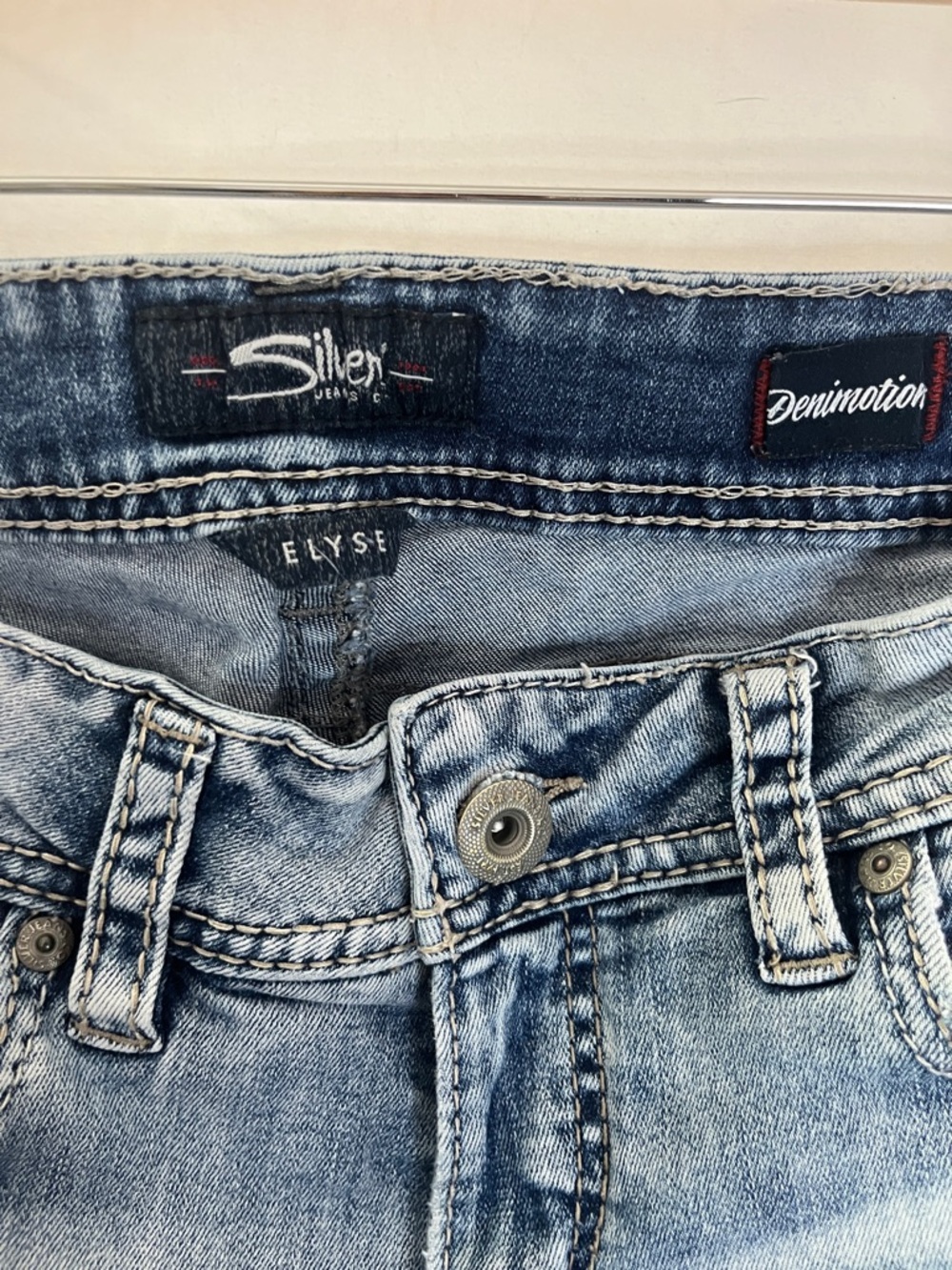 Y2K Silver Jeans Light Blue Flare Jeans with Knee Rips 27x33 - Picture 2 of 5
